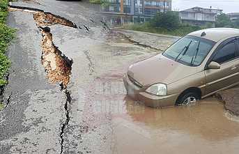Yağış Nedeniyle Yollar Çöktü