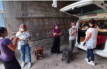 Hendekte Tarım İşçileri Aşılanıyor