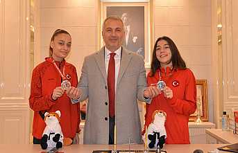 Babaoğlu’ndan Şampiyonlara Ödül