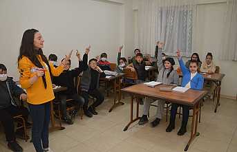 Gönüllü Öğretmenler Öğrencilere Büyük Başarı Sağlıyor