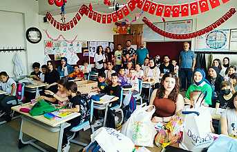 SUBÜ Hendek MYO Öğrencilerinden Kitap Bağışı