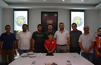 Çalışma Arkadaşlarını Ve Şampiyonu Unutmadılar