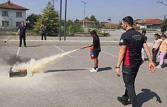 Öğrencilerine ve Ailelerine Yangın Eğitimi