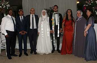 Siyaset Ve İş Dünyasını Buluşturan Düğün