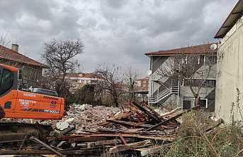 Metruk Binaların Yıkımı Sürüyor