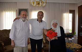 Yaşlılarımız Başımızın Tacıdır