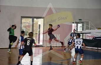 1954 Hendek S.K Hentbol’da Farklı Kazandı