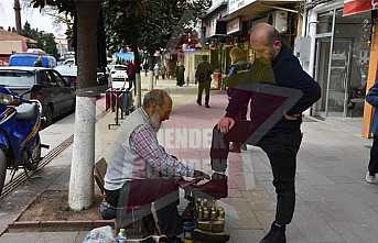 43 Yıldır Ayakkabı Boyuyor