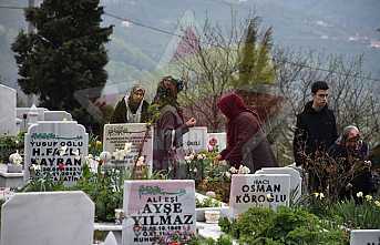 Bayram Öncesi Kabir Ziyaretleri Başladı