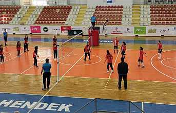 Yıldız Kızlar Voleybol’da Hendek Atike Hanım Ortaokulu Birinci Oldu
