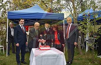 Cumhuriyet’in 100. Yılını Pasta Keserek Kutladılar