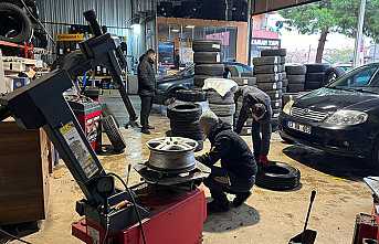 Lastikçiler Kış Mesaisine Başladı