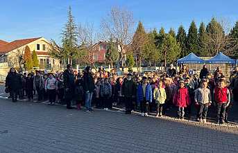 Öğrencilerden Şehitlere Saygı