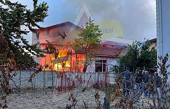 Tek Katlı Ev Alevlere Teslim Oldu