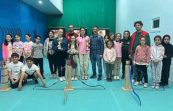 Hendek’te 19 Mayıs Geleneksel Okçuluk Turnuvası Yapıldı