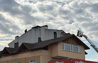 Çatı Yangını Büyümeden Söndürüldü