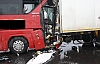 YOLCU OTOBÜSÜ TIR'A ÇARPTI 1 ÖLÜ, 20 YARALI