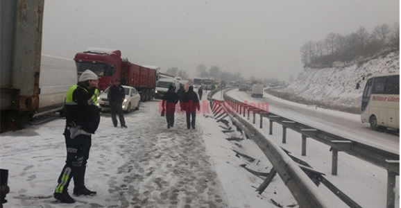 TIR KARAYOLUNU KAPATTI