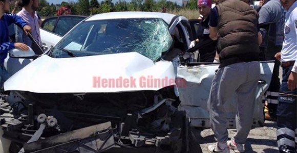 TIR OTOMOBİLE ÇARPTI 