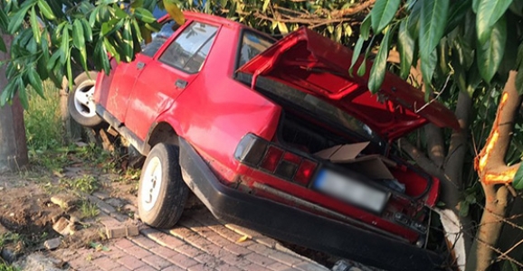 TIR SIKIŞTIRDI DURAĞA GİRDİ