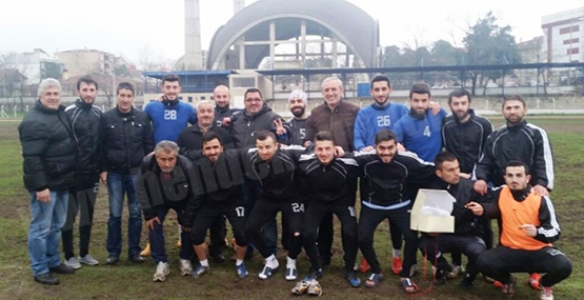 TİRYAKİ’DEN FUTBOLCULARA TATLI İKRAMI 