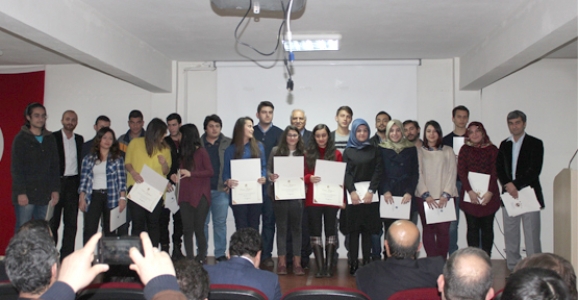 TÖRENLE BELGELERİNİ ALDILAR