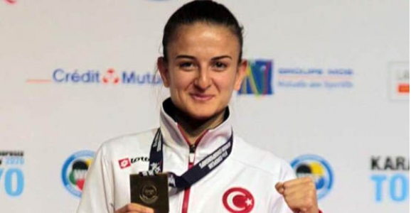 TOSUN, PREMİER LEAUGE İÇİN HAMBURG’DA 