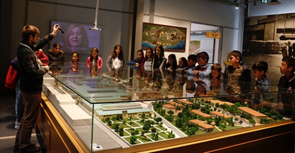 TÜGVA HENDEK ORTAOKULLULARI BİLİM MERKEZİNE GÖTÜRÜYOR