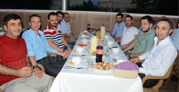 TUTKUNLAR İNŞAATTAN İFTAR