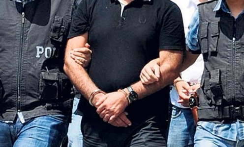 DÖRT ÖĞRENCİ VE ÜST DÜZEY YÖNETİCİ GÖZALTINA ALINDI