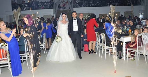 ÜLKÜCÜLER ZEYNEP İLE İLKAY’IN DÜĞÜNÜNDE BULUŞTU