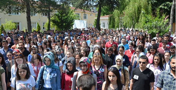 ÜNİVERSİTE GENÇLİĞİ SOMA’YA AĞLADI