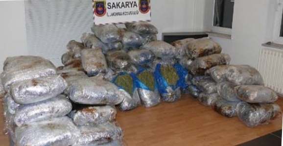 UYUŞTURUCU BULUNDURAN İKİ KİŞİ TUTUKLANDI