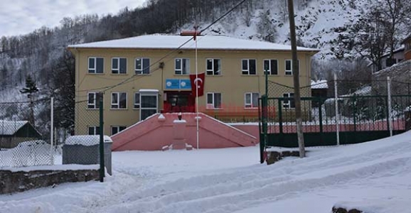 VALİLİK AÇIKLADI 1 GÜN KAR TATİLİ 