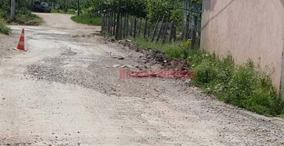 VATANDAŞLARDAN BOZUK YOLLARIN YAPILMASINI İSTİYOR