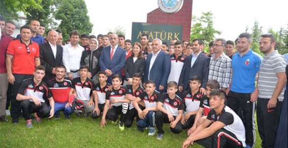 VEKİLLER HENDEKLİLERLE BULUŞTU