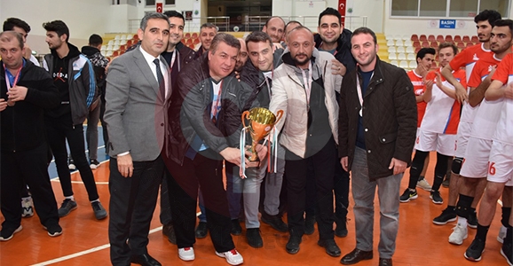 Voleybol Turnuvasında ‘’DAIKIN’’ Üçüncü oldu