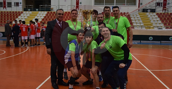 Voleybol Turnuvasında Şampiyon Turespor Oldu