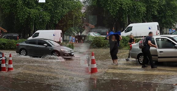 Yağmur Yağdı Böyle Oldu