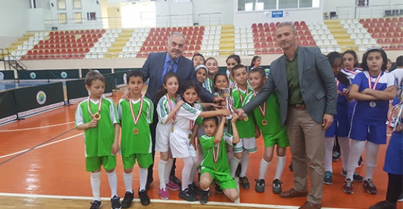 Yakan Top 4. Sınıflarda Çamlıca İlkokulu Kazandı