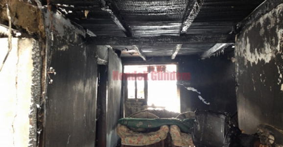 YANGIN SONRASI İKİ KATLI EV KULLANILAMAZ HALE GELDİ