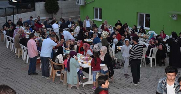 Yarıca Yeni sokak sakinleri iftarda buluştu