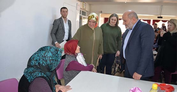 YAŞLILARIMIZ BİZİM BAŞ TACIMIZDIR