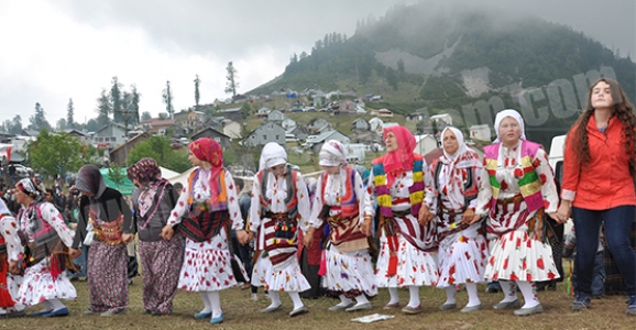 YAYLACILAR 106. DİKMEN YAYLA ŞENLİĞİNDE BULUŞTU