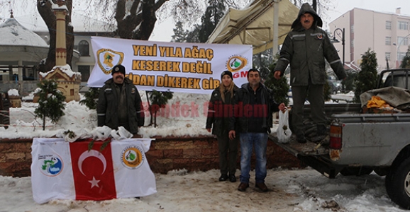 YENİ YILA AĞAÇ KESEREK DEĞİL, FİDAN DİKEREK GİR