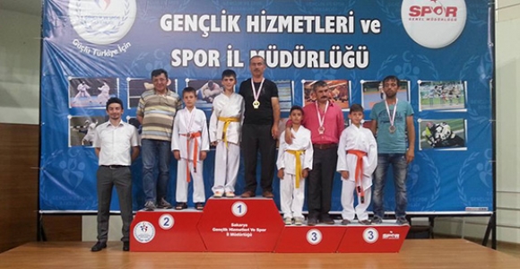 YEŞİLYURT KARATE TAKIMINDAN 13 MADALYA