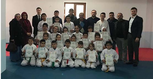 YEŞİLYURT’TA KARATECİLER TERFİ ETTİ