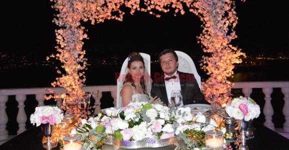 YİĞİT VE İNNA ÇIRAĞAN SARAYINDA EVET DEDİ