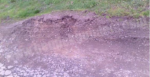 YOLLAR PATATES TARLASINA DÖNDÜ