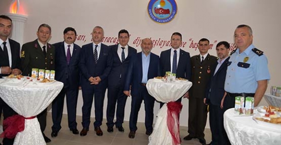 ZAFER BAYRAMI HENDEK’TE KUTLANDI